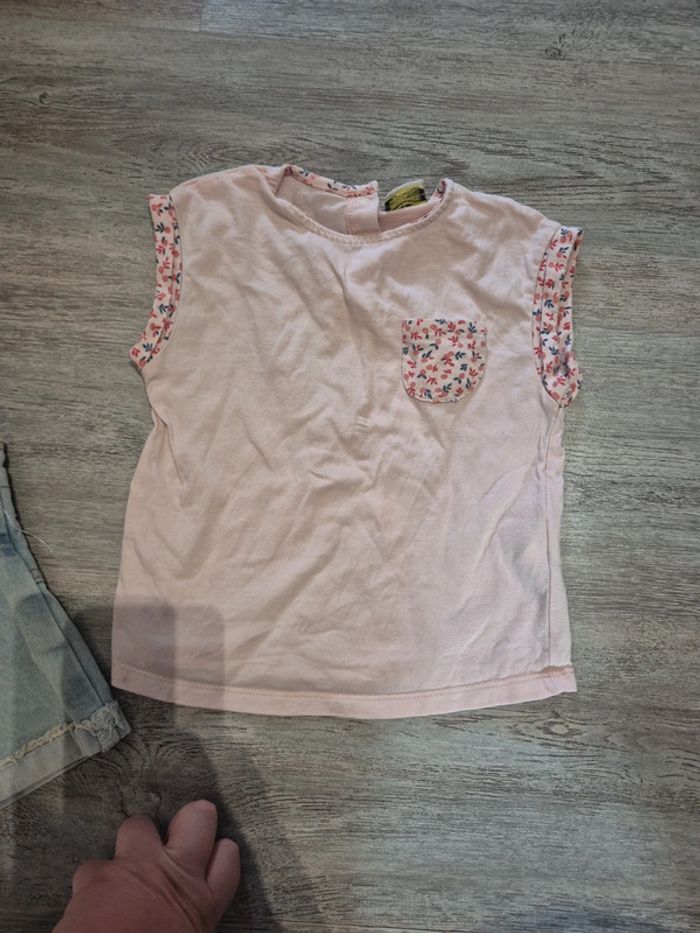 Salopette short destroy et tee shirt à fleurs - photo numéro 4