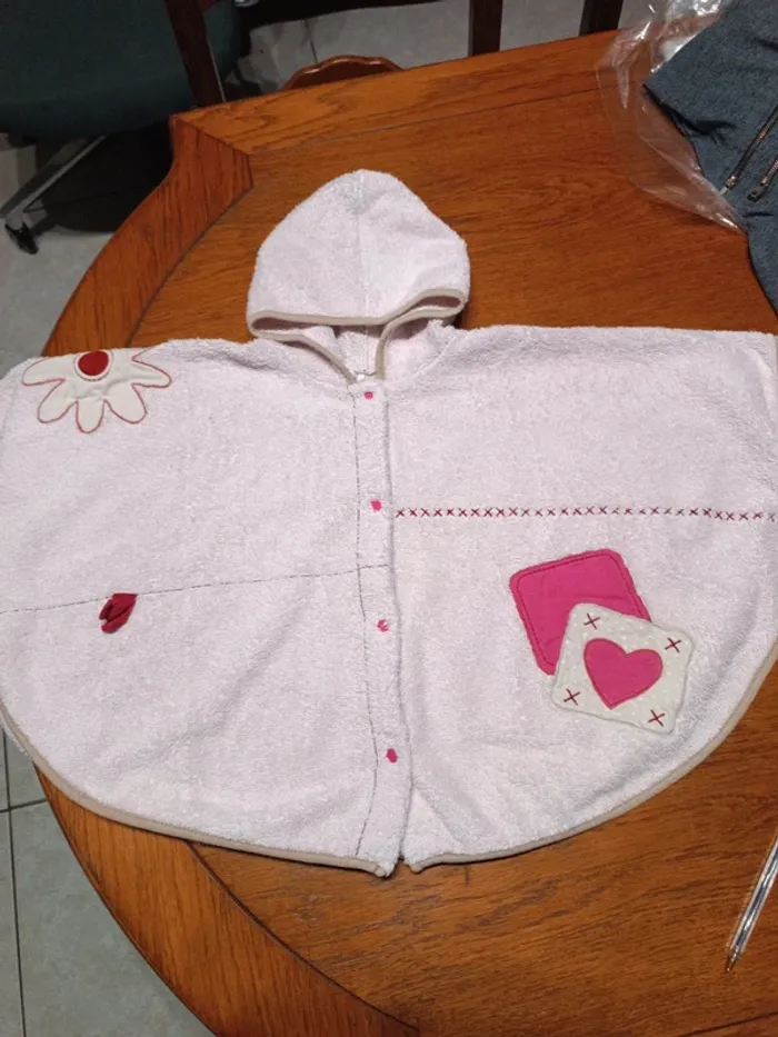 Cape de bain à capuche Bébé 9 - photo numéro 1