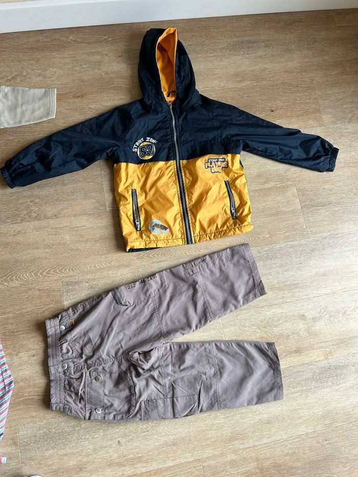 Lot vêtements garçon 6 ans – veste coupe-vent, t-shirt manches longues, shorts et pantalons - photo numéro 4