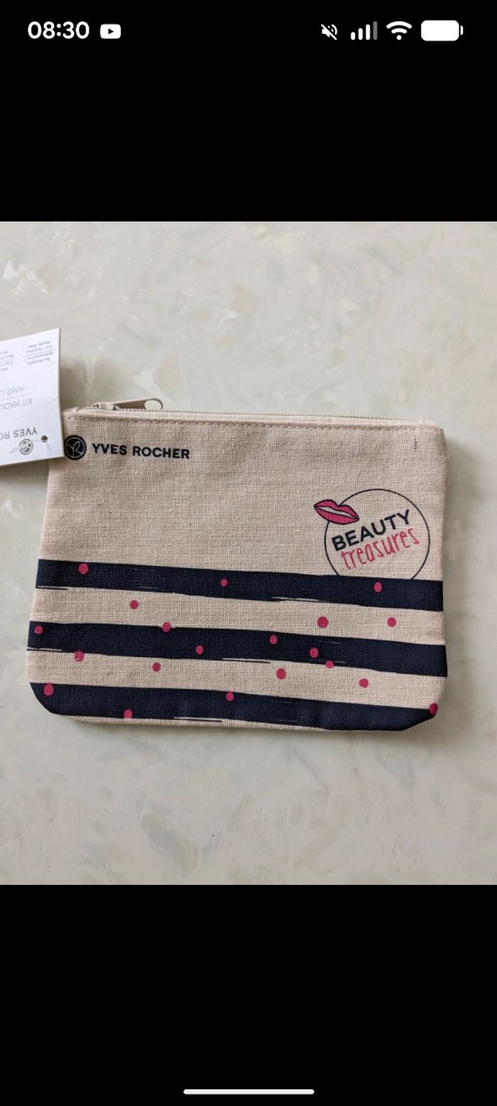 Jolie trousse à maquillage Yves Rocher