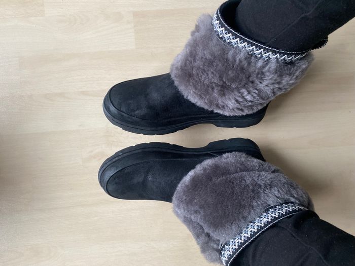 Superbes bottines fourrure UGG neuves - photo numéro 2