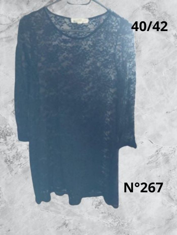N°267 Sur robe dentelle noir T40/42. Wallflower.