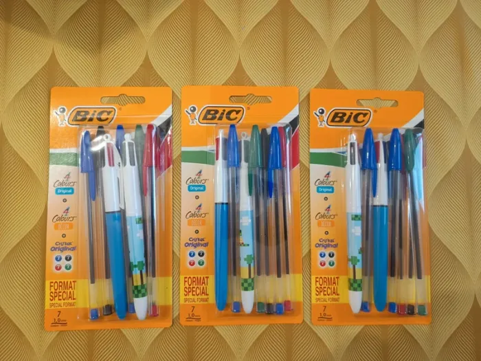 Lot de stylos Bic 4 couleurs et Cristal