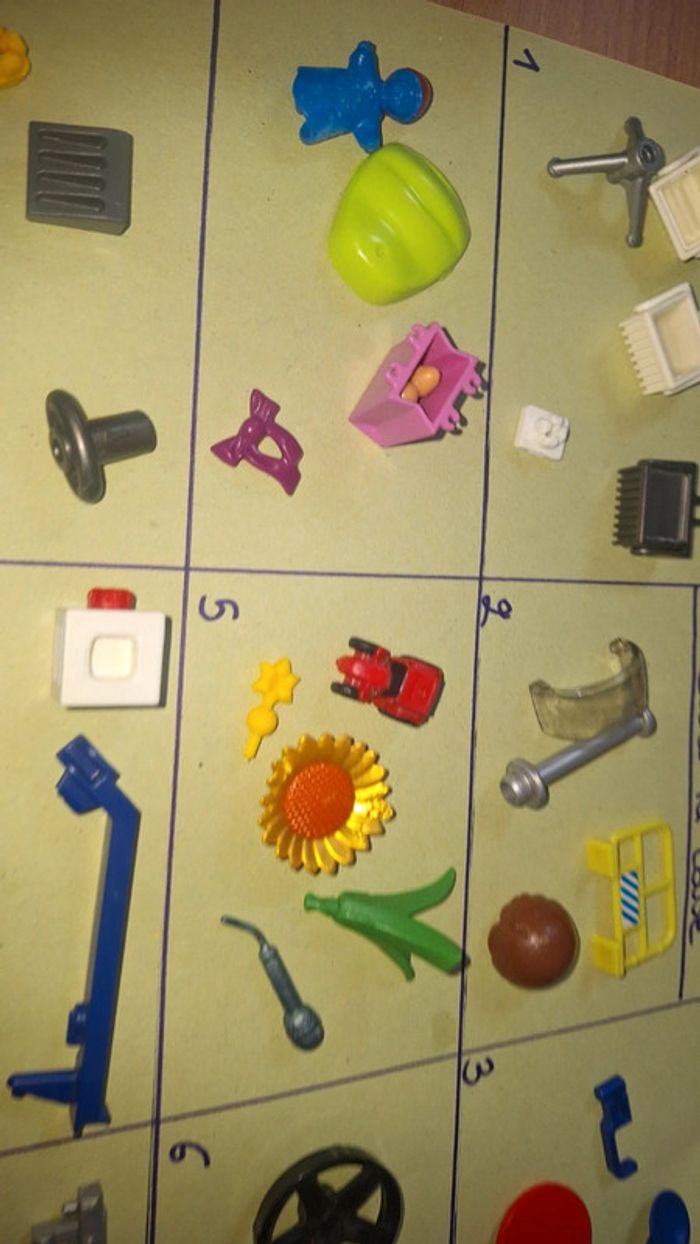 Lot de pleins de playmobil divers accessoires - photo numéro 2