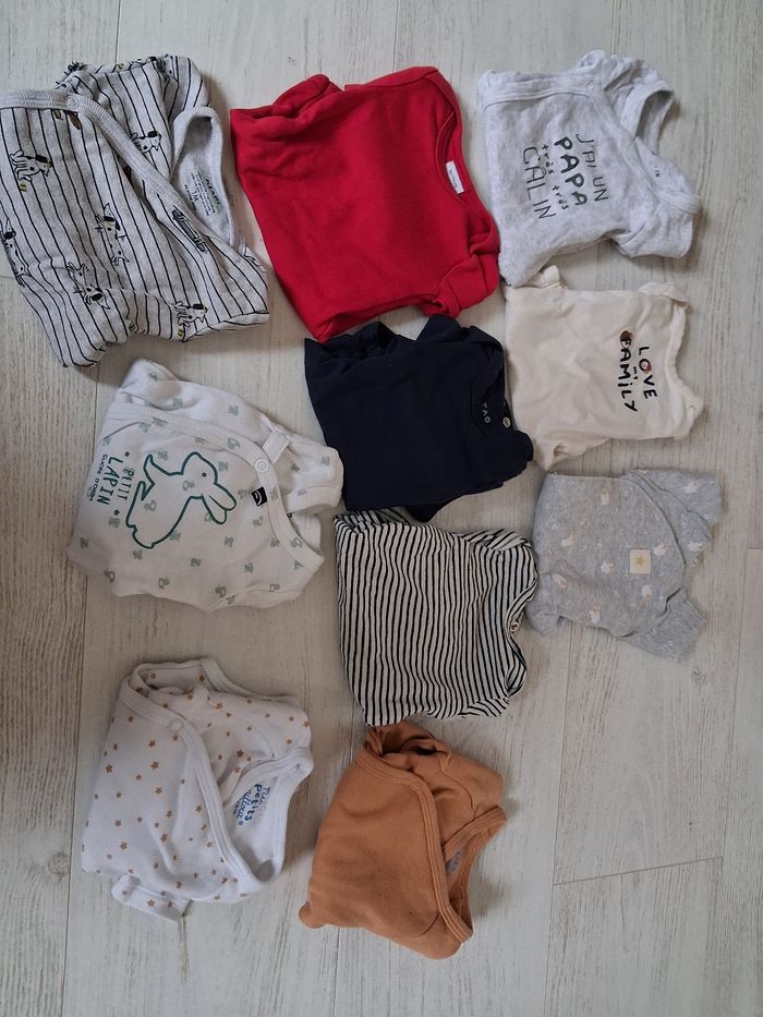 Lot 10 bodies 1 mois