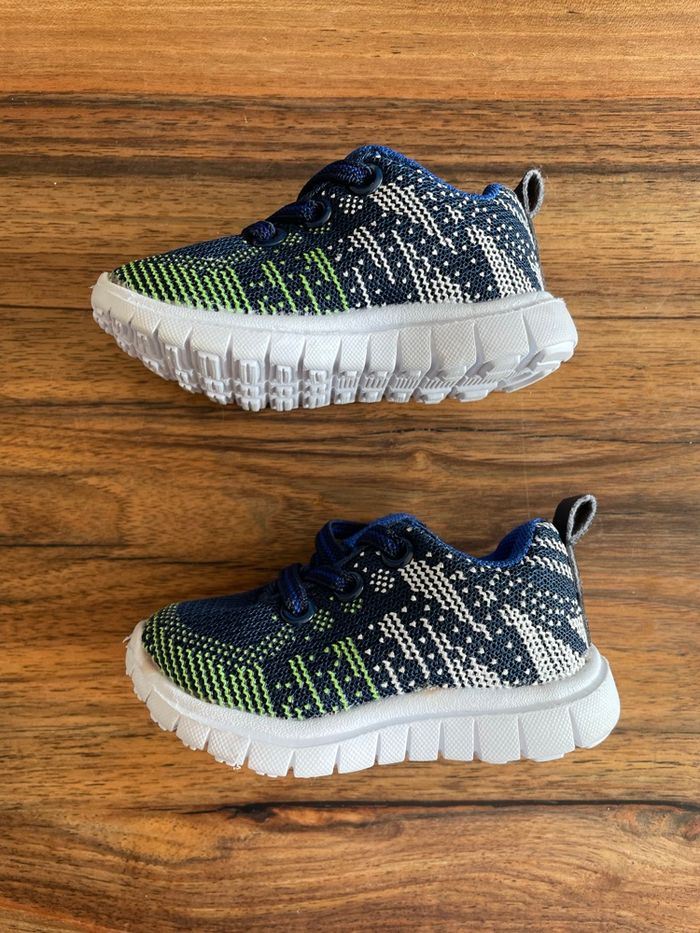 Lot de chaussures bébé - taille 18