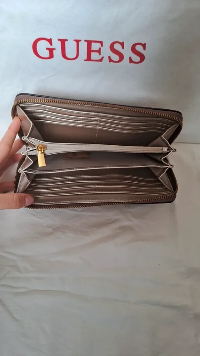 Portefeuille/ Guess Portefeuille/  Guess / Porte-monnaie Guess / Python Satchel Latte Portefeuille - photo numéro 3