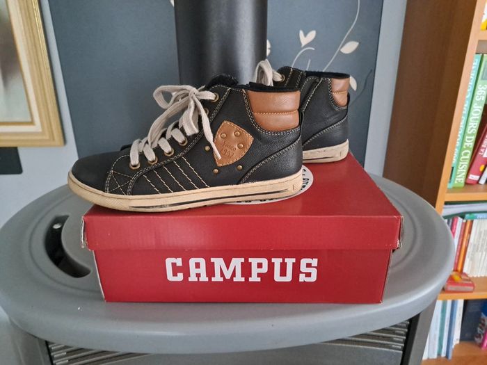 Chaussures campus très peu porté