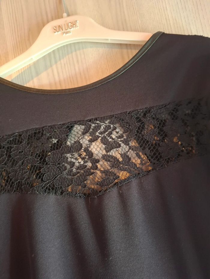 Robe noir avec dos nu et manche transparente - photo numéro 3