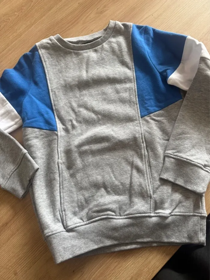 Sweat inextenso garçon gris 10ans jamais porté