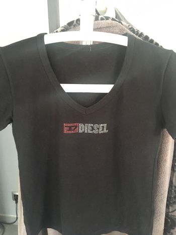 T-shirt noir à strass