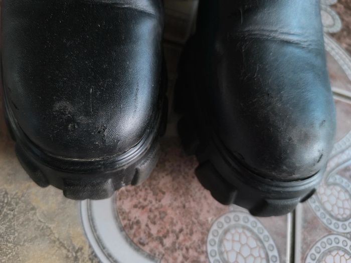 Paire de boots noires - photo numéro 6