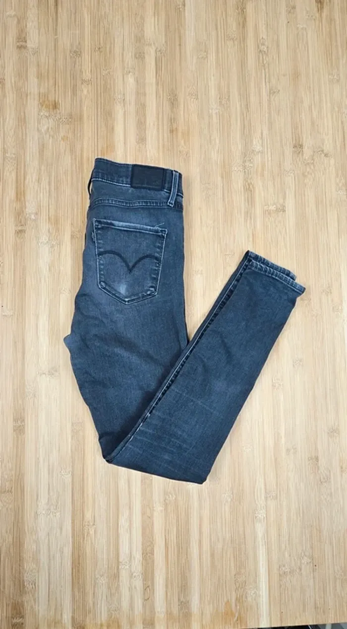 Levi's + patchs offerts 310. T:34/36 W30 L32 - photo numéro 2