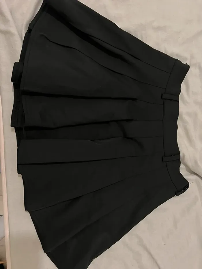 Jupe noire - photo numéro 4