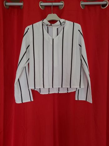 Haut femme avec bandeau autour du coup