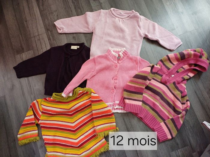 Lot pulls et gilets 12 mois