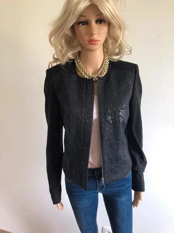 Veste courte noire et brillante neuve Esprit taille 40 (valeur 140€) taille petit