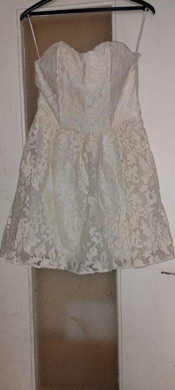 Robe blanche cache cache