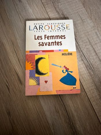 Livre les classiques de Larousse les femmes savantes