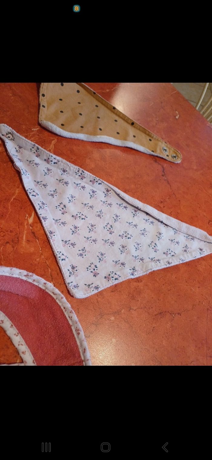 Lot.de 4 bavoirs - photo numéro 4