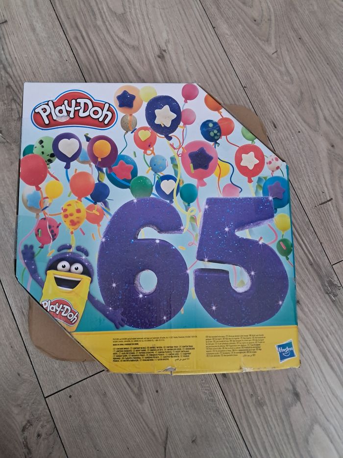 Coffret 65 pots de pate a modeler play doh. Neuf - photo numéro 1
