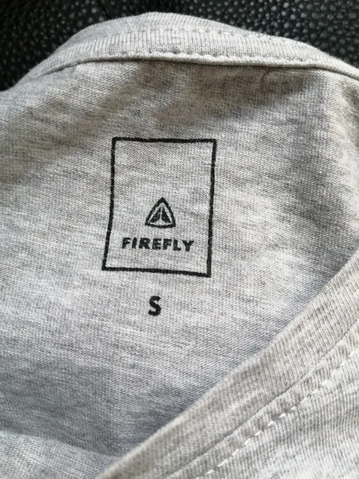 Tee shirt gris imprimé portrait femme avec fond abstrait / firefly / (S) - photo numéro 5