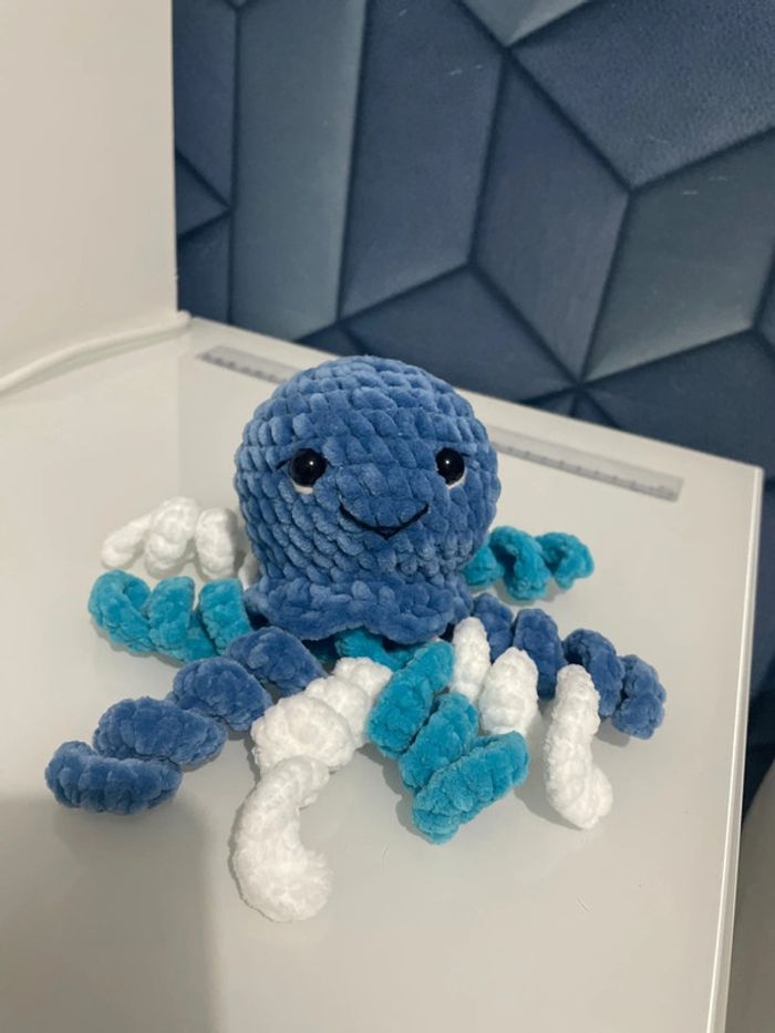 Pieuvre / méduse amigurumi bleue - photo numéro 5