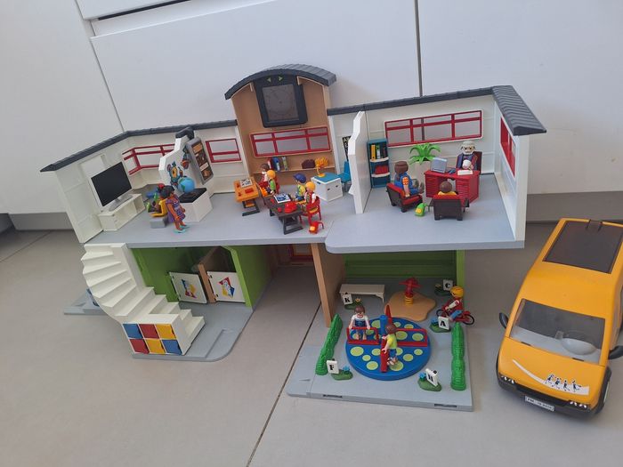 Ecole playmobil avec extension et bus