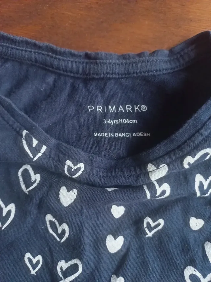 T-shirt bleu à cœurs Primark 4ans 104cm - photo numéro 3