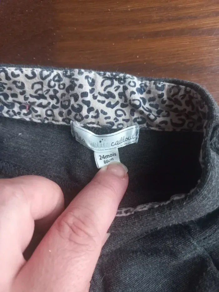 Pantalon gris 24 mois 86 cm petits cailloux - photo numéro 5