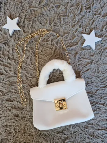 👜 Mini sac blanc avec moumoute