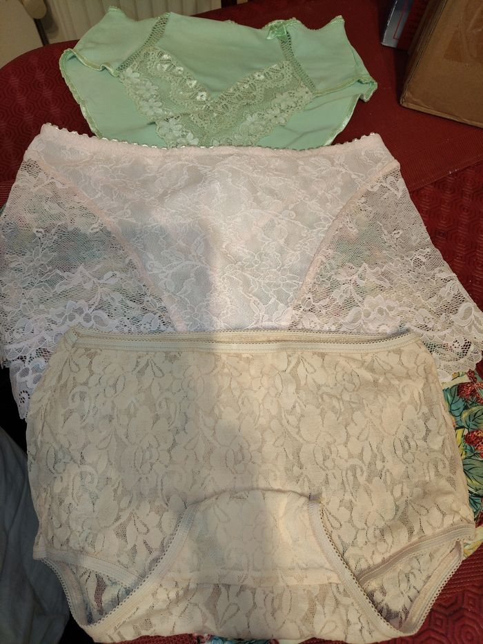 3 culottes gainantes neuves T. 38/40