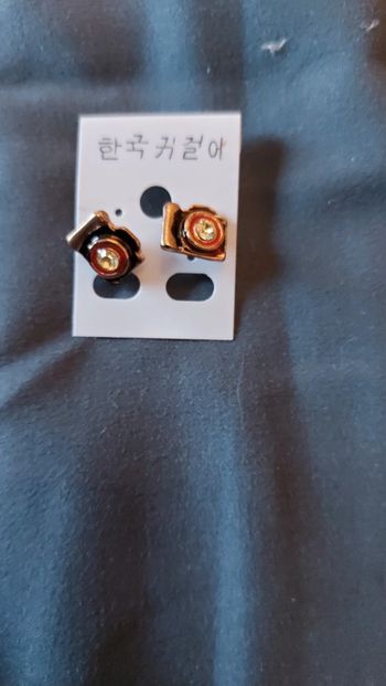 Boucle d'oreilles appareil photo neuf