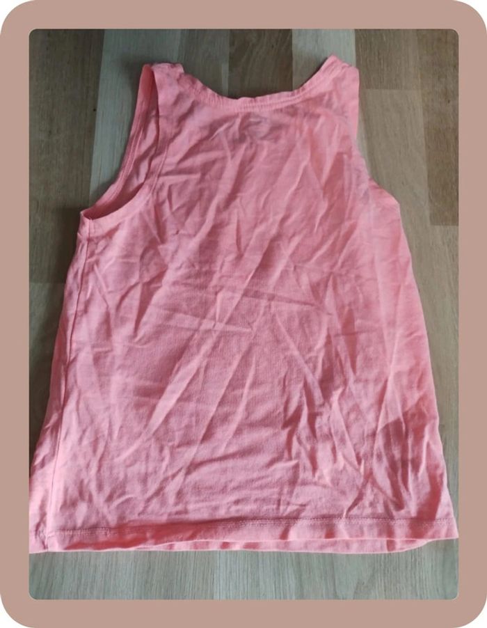 Tee-shirt sans manches Kiabi taille 8 ans en très bon état - photo numéro 2