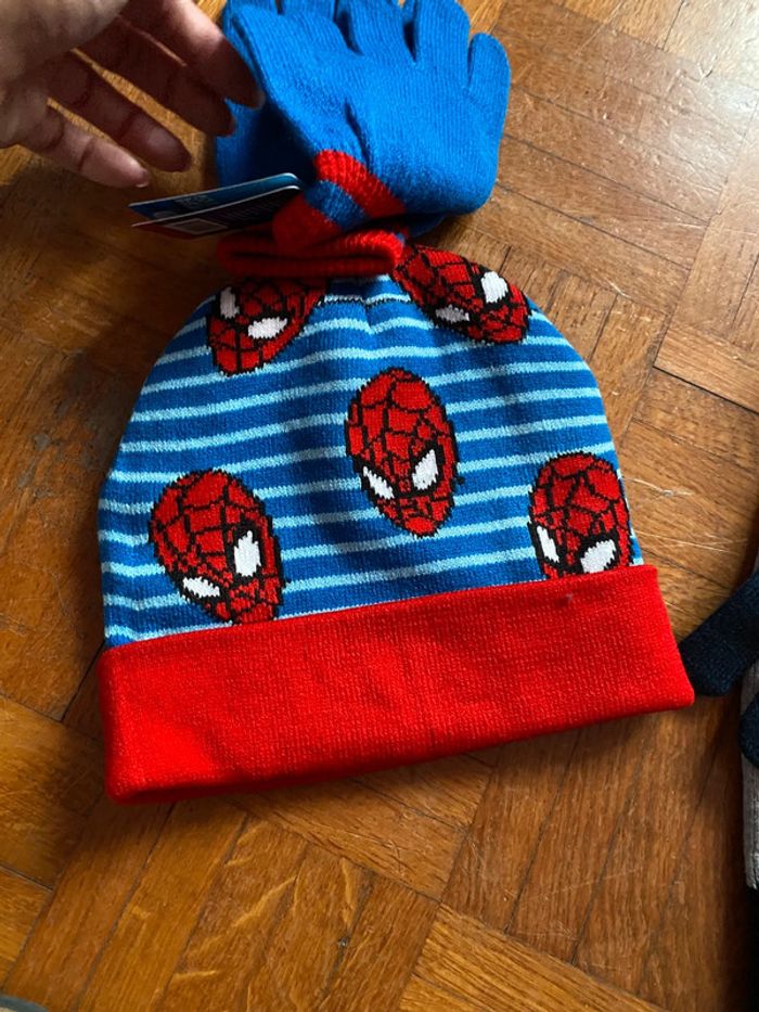Ensemble bonnet et gants Spiderman