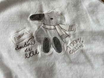 Nid d’ange avec passants pour ceinture de sécurité