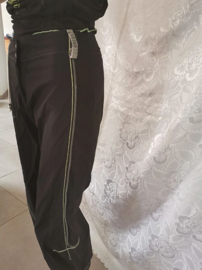 Pantacourt. Noir-vert. Taille 38. La Mode Est À Vous - photo numéro 6