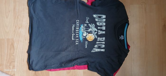 2 tee-shirts taille 12 ans - photo numéro 2