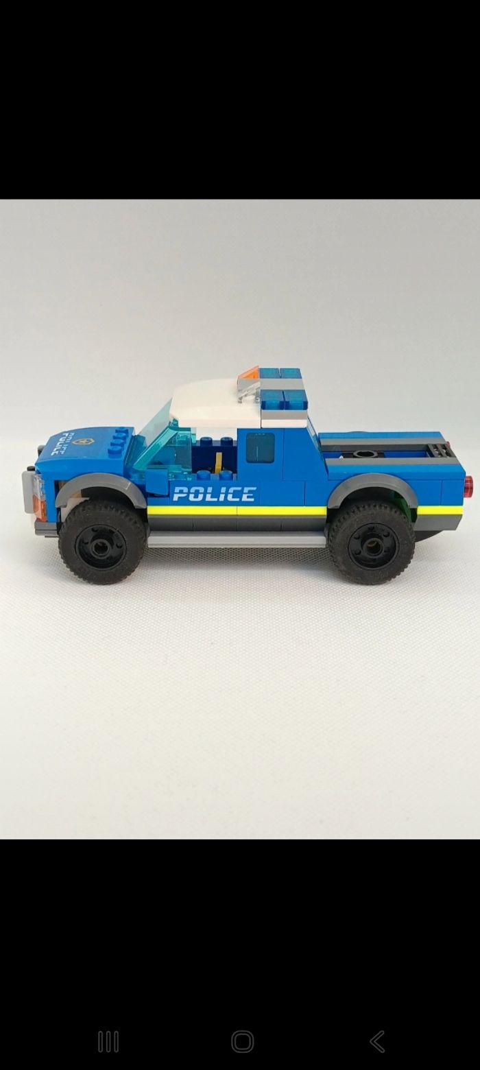 Figurine LEGO City 60315 Le camion de commandement mobile de la police
2 Notice fournie - photo numéro 6