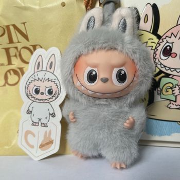 Peluche LABUBU Pin for Love – Lettre C (POP MART)