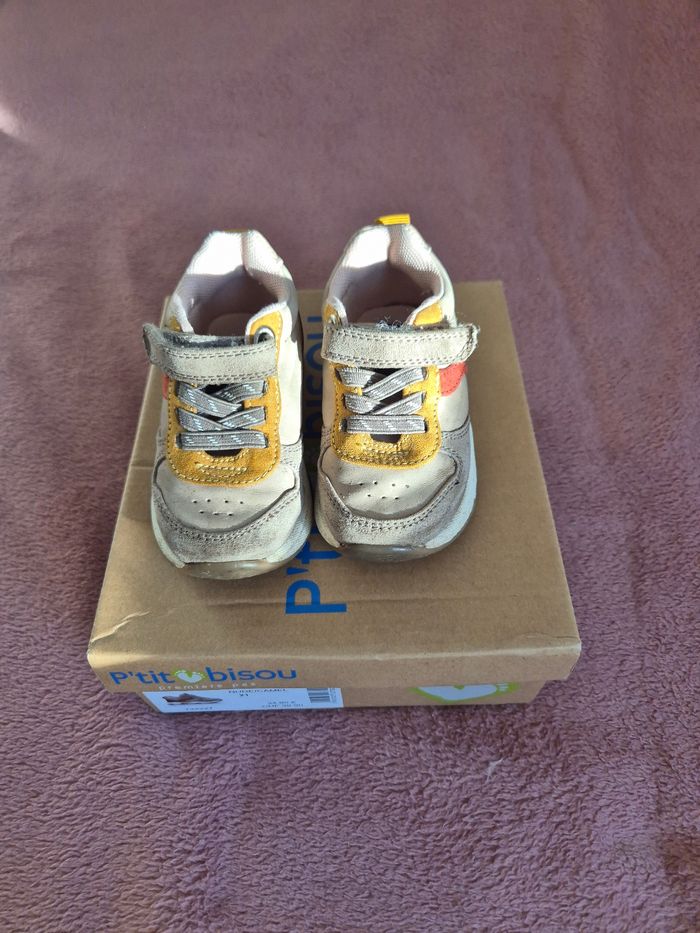 Paire de chaussures mixte taille 21