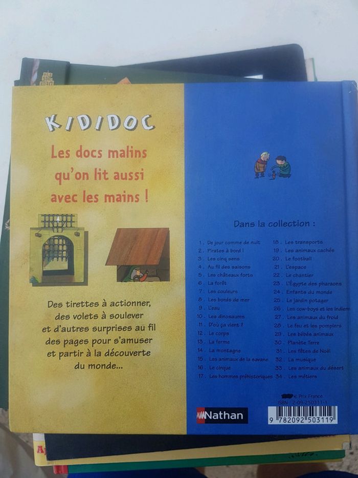 Livre activités Kididoc les chateaux forts - photo numéro 2