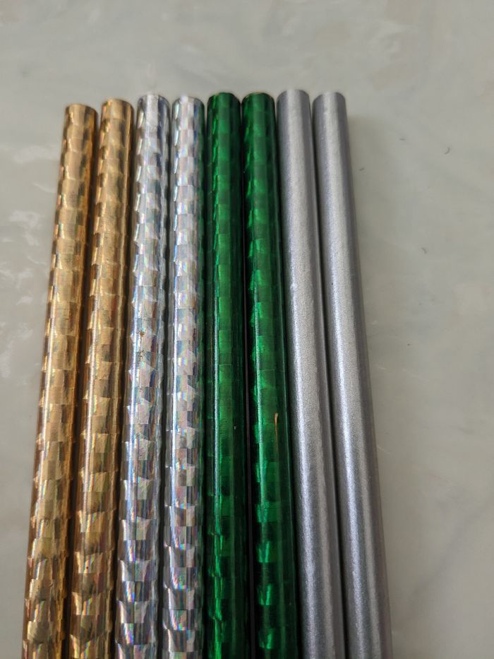 Lot de 8 crayons de papier tout brillant avec gommes. - photo numéro 3