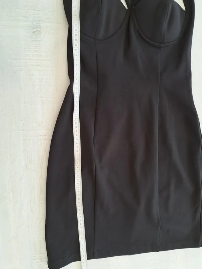 Robe noire Asos - taille 38 - décolleté armature - dos nu - sexy - photo numéro 10