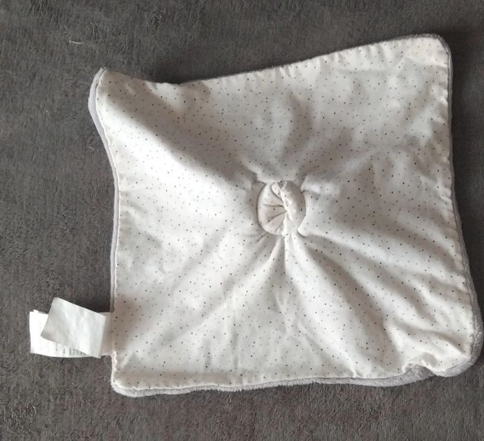 Doudou hippopotame carre plat gris et à pois - cœur jaune - Obaibi - photo numéro 2