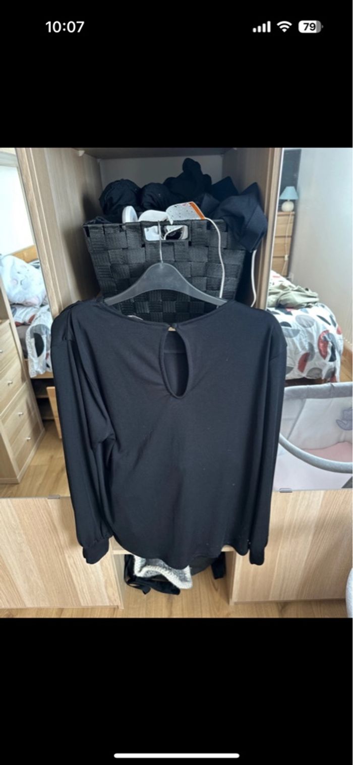 Haut noir - photo numéro 4