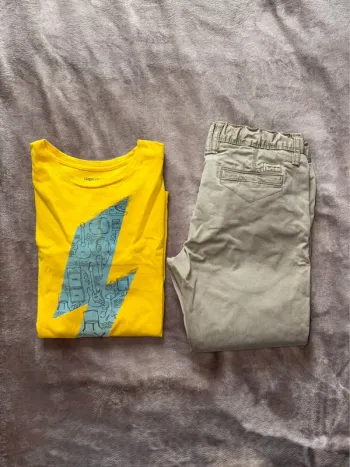 Lot de deux vêtements garçon taille 10 ans en très bon état