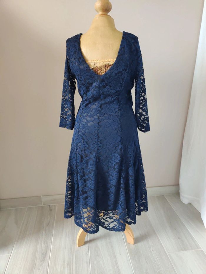 Robe en dentelle - photo numéro 4