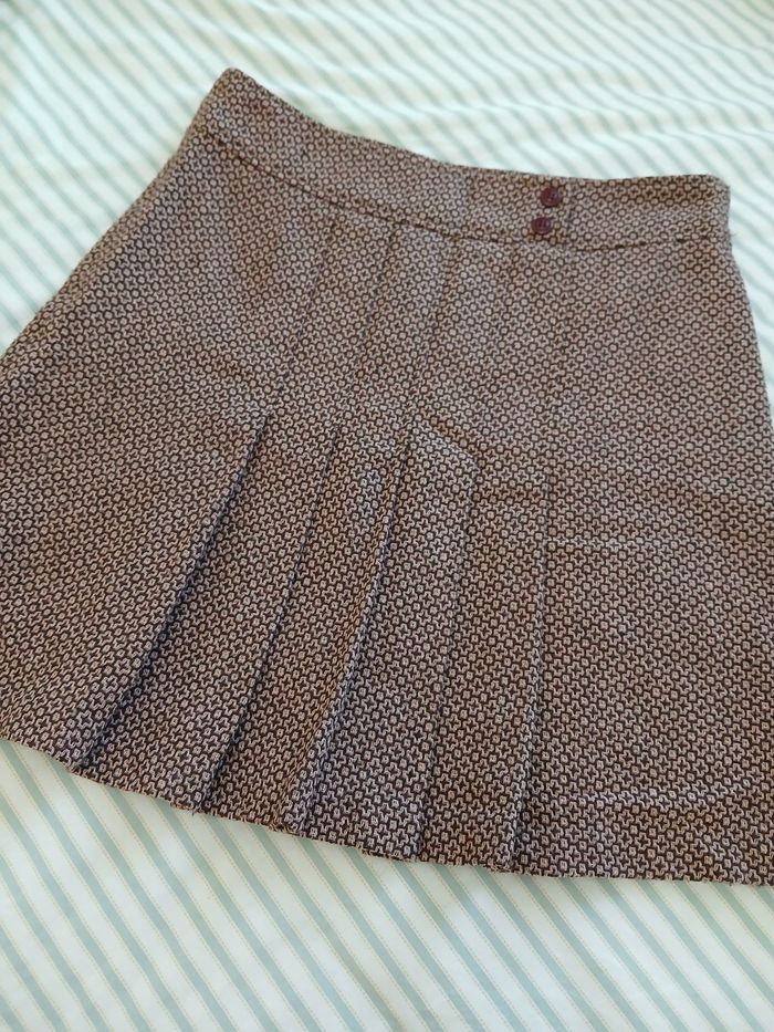 Jolie jupe plissée,  taille 40.
