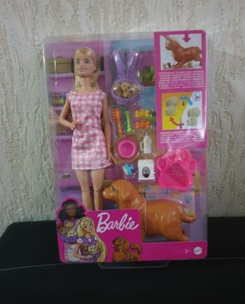 Barbie et  son chien accouche de  ses petits